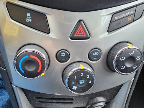 Used 2015 Chevrolet Trax LT image 39