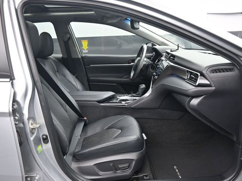 Used 2019 Toyota Camry XSE image 11