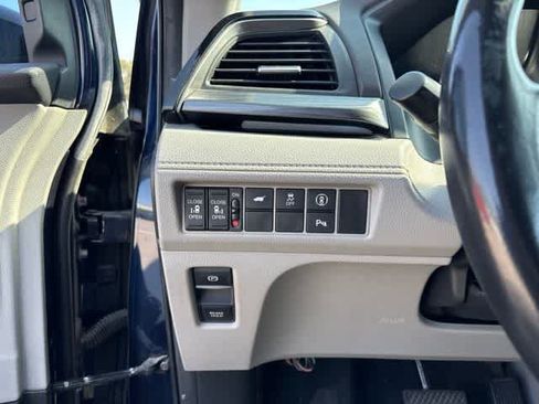 Used 2022 Honda Odyssey Elite image 10