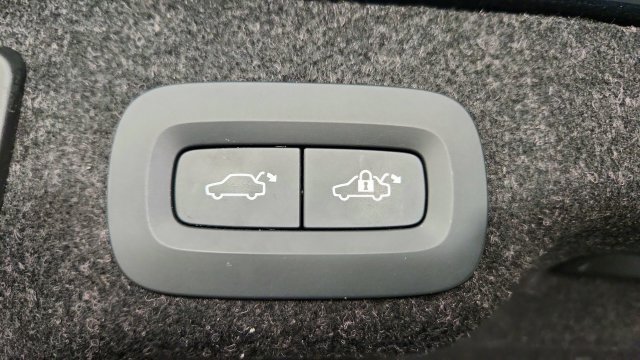 Certified 2023 Volvo S90 B6 Plus w/ Protection Package Premier AWD/4WD image 43