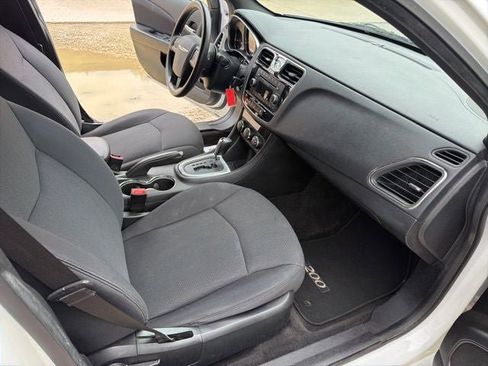 Used 2013 Chrysler 200 LX FWD image 20