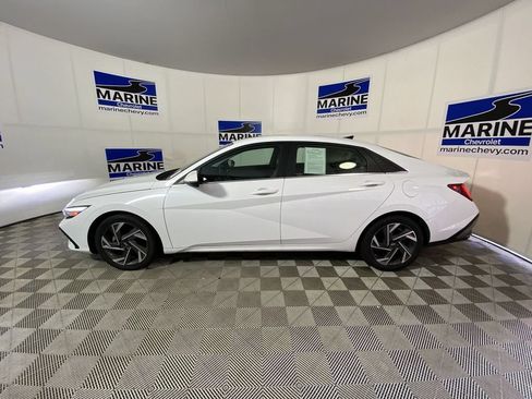 Used 2025 Hyundai Elantra Limited FWD image 13