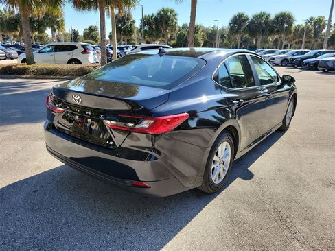 Used 2025 Toyota Camry LE image 3