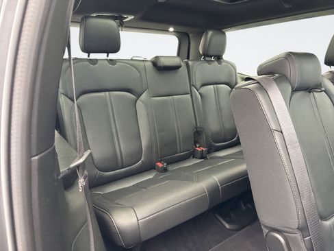 Used 2022 Jeep Wagoneer Series II w/ Premium Group I image 18