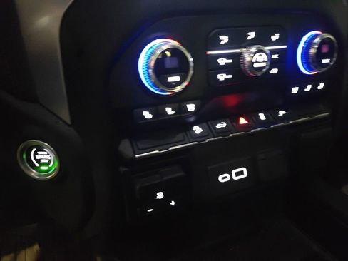 Used 2022 GMC Sierra 1500 SLT w/ SLT Premium Package image 12