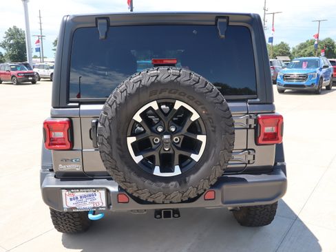 Used 2025 Jeep Wrangler Unlimited Rubicon 4xe w/ Convenience Group AWD/4WD image 6