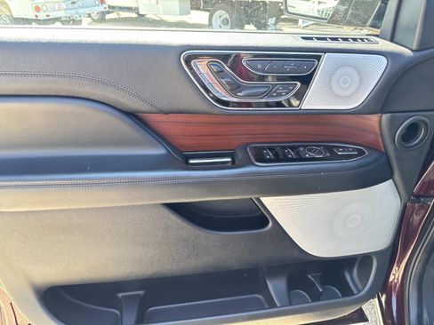 Used 2021 Lincoln Navigator Reserve w/ Luxury Package AWD/4WD image 18