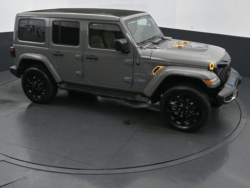 Used 2023 Jeep Wrangler Sahara w/ Cold Weather Group image 33