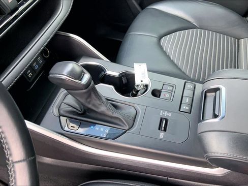 Used 2022 Toyota Highlander XSE image 16