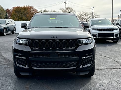 New 2025 Jeep Grand Cherokee L Limited w/ Black Appearance Package AWD/4WD image 2