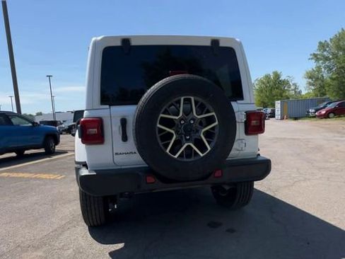 Used 2025 Jeep Wrangler Unlimited Sahara AWD/4WD image 7