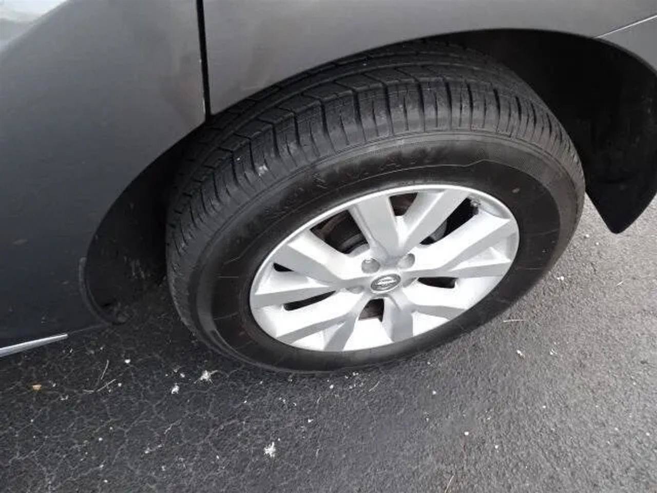 Used 2014 Nissan Murano S FWD image 17