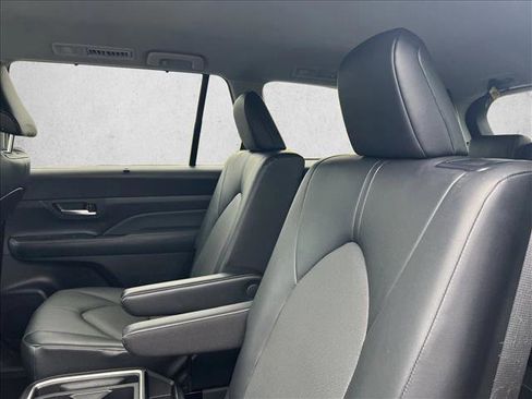Certified 2025 Toyota Grand Highlander FWD image 20