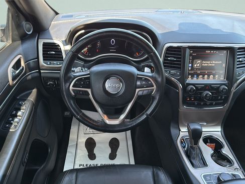 Used 2017 Jeep Grand Cherokee Limited AWD/4WD image 15