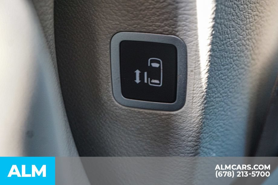 Used 2022 Chrysler Voyager LX FWD image 35