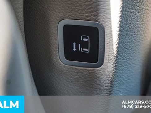 Used 2022 Chrysler Voyager LX FWD image 35