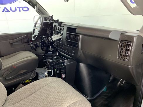 Used 2021 Chevrolet Express 2500 RWD image 33