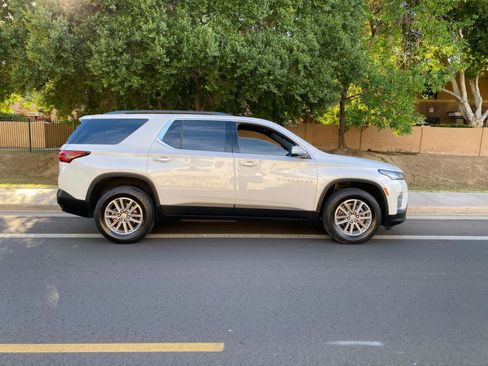Used 2023 Chevrolet Traverse LT image 11