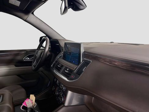 Used 2022 Chevrolet Suburban Z71 w/ Luxury Package AWD/4WD image 32
