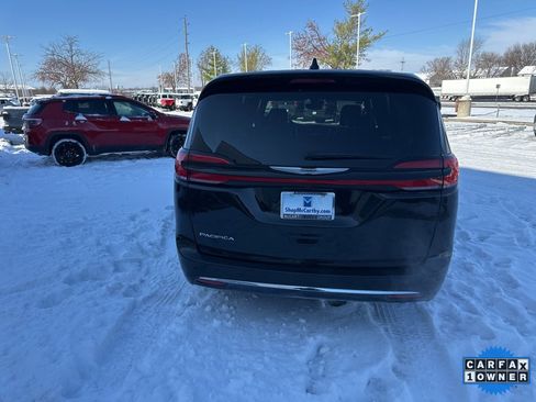 Used 2025 Chrysler Pacifica Select image 29