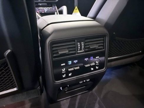 Certified 2026 Porsche Cayenne Coupe AWD/4WD image 17