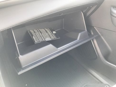 Certified 2026 Buick Enclave Sport Touring w/ Power Package image 36