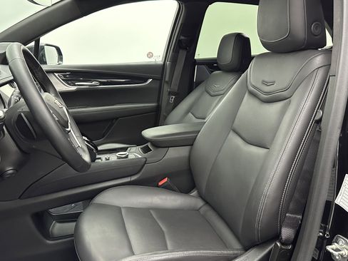 Used 2025 Cadillac XT5 Premium Luxury image 16