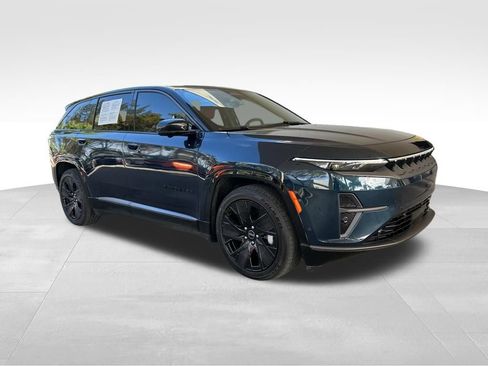 Used 2024 Jeep Wagoneer Launch Edition image 2