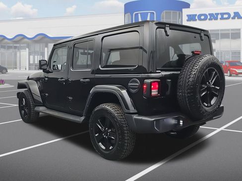 Used 2022 Jeep Wrangler Unlimited Sahara image 7