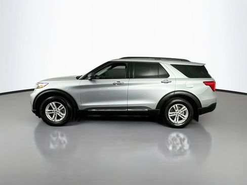 Used 2022 Ford Explorer XLT w/ Equipment Group 202A AWD/4WD image 4