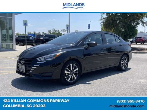 Used 2025 Nissan Versa SV FWD image 3