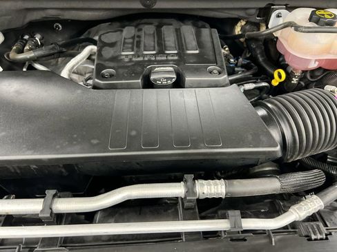 Used 2024 Chevrolet Silverado 1500 LT AWD/4WD image 25