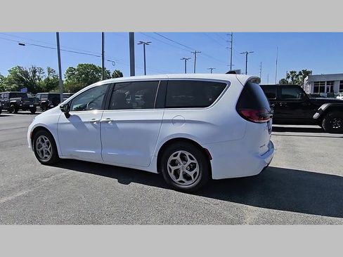 Used 2024 Chrysler Pacifica Limited FWD image 30