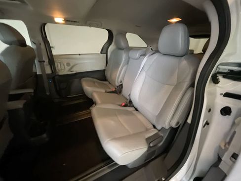 Used 2024 Toyota Sienna XLE image 23