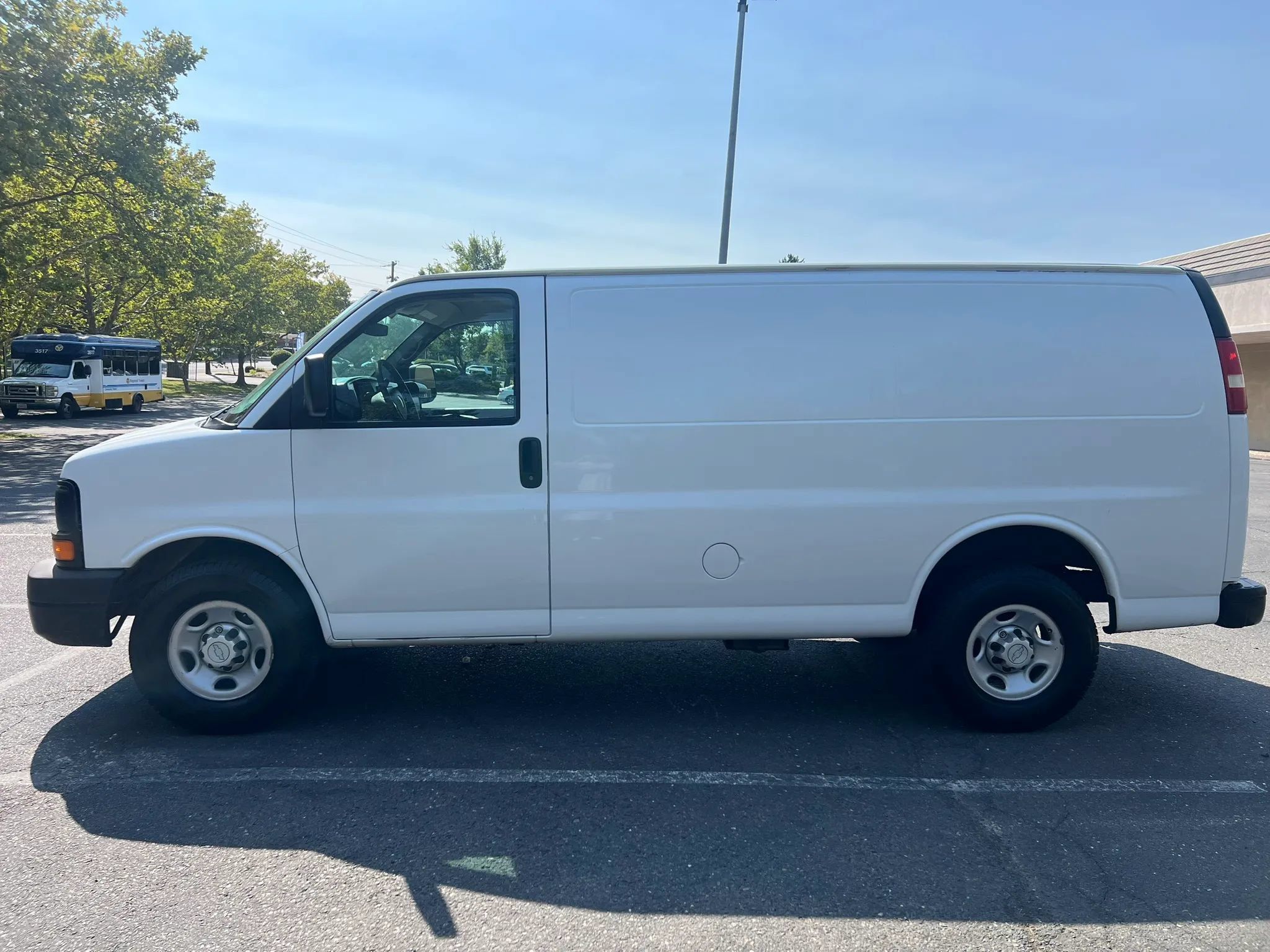 Used 2014 Chevrolet Express 2500 RWD image 7