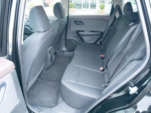 Used 2023 Nissan Rogue S image 27