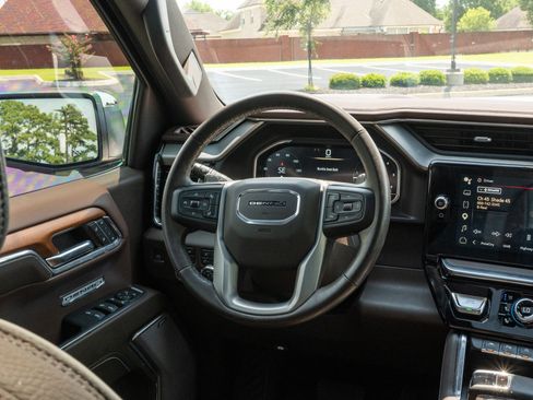 Used 2023 GMC Sierra 1500 Denali w/ Denali Reserve Package AWD/4WD image 21