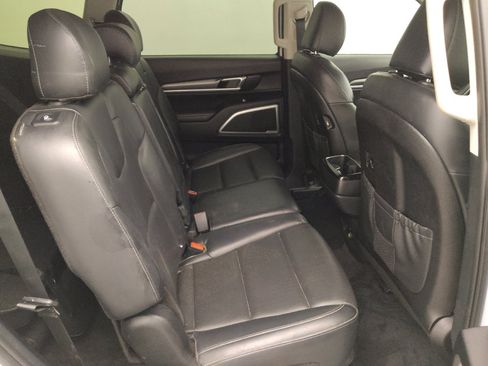 Used 2021 Kia Telluride LX FWD image 19