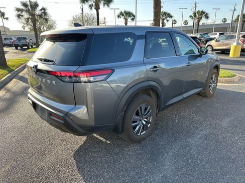 Used 2025 Nissan Pathfinder S image 6