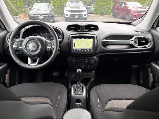 Used 2023 Jeep Renegade Latitude AWD/4WD image 9