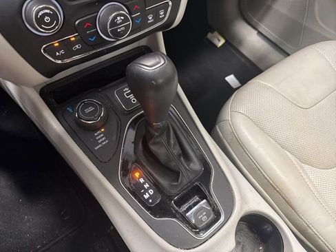 Used 2020 Jeep Cherokee Limited AWD/4WD image 7