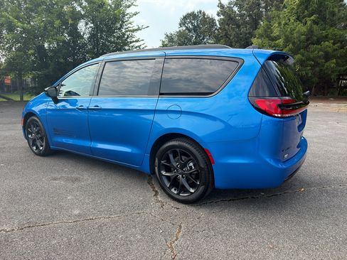 New 2027 Chrysler Pacifica Select FWD image 7