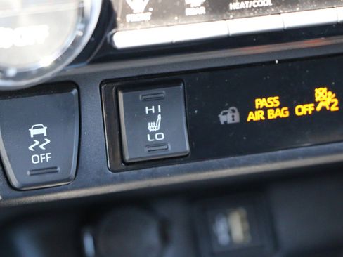 Used 2025 Toyota RAV4 XLE Premium w/ Weather Package AWD/4WD image 25