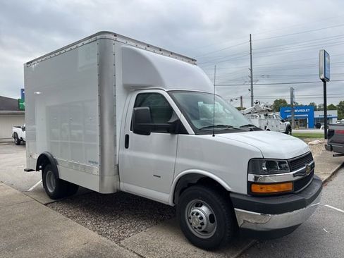 New 2024 Chevrolet Express 3500 Work Van w/ Power Convenience Package image 3