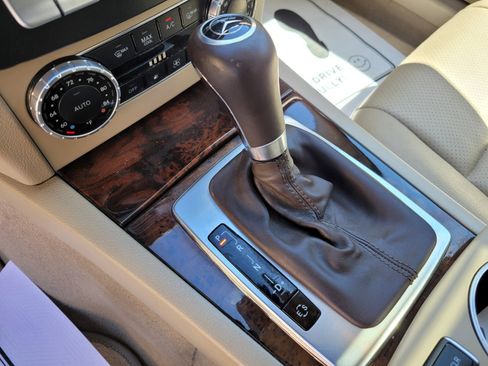 Used 2014 Mercedes-Benz C 250 Sedan image 25