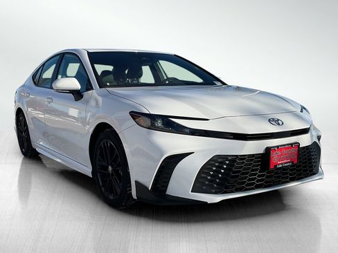 Used 2025 Toyota Camry SE image 7