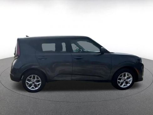 Used 2025 Kia Soul LX w/ LX Technology Package FWD image 16