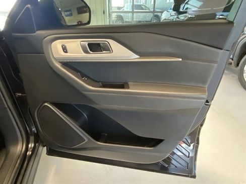 Used 2025 Ford Explorer Active w/ Active Comfort Package image 26