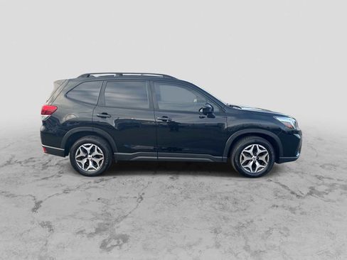 Used 2021 Subaru Forester Premium image 9