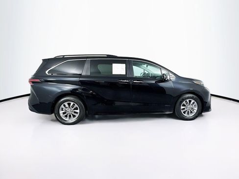 Used 2024 Toyota Sienna XLE image 11
